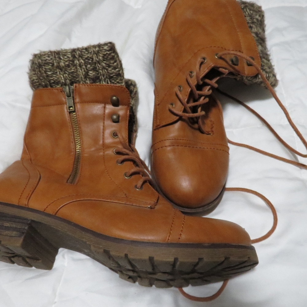 Captain toe lace up boots